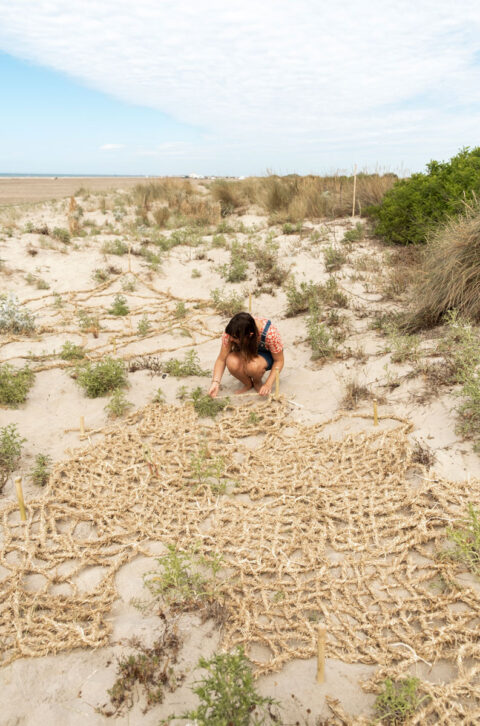 Tressages et tissages de paille de riz pour la protection des dunes, développés pendant le workshop May Your Rice Never Burn, © Atelier LUMA