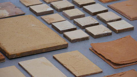 Samples of wall finishes recipes made with raw earth., © Atelier LUMA