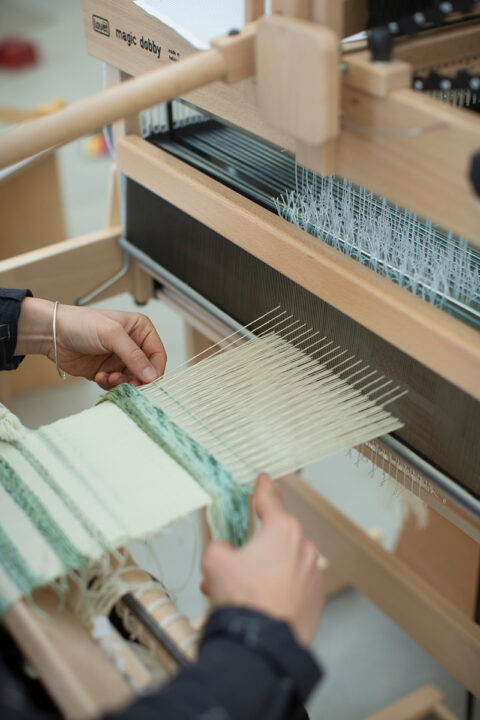 Recherches de tissage pour maquettes textiles, en collaboration avec Buro Bélen., © Joana Luz