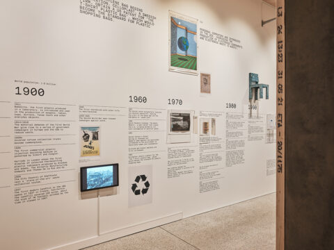 Vue de l'exposition Waste Age: What design can do? Design Museum, Londres, © Felix Speller
